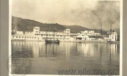 Άποψη του εργοστασίου από τη θάλασσα. 1933. © Φωτογραφικό Αρχείο Ε.Λ.Ι.Α.